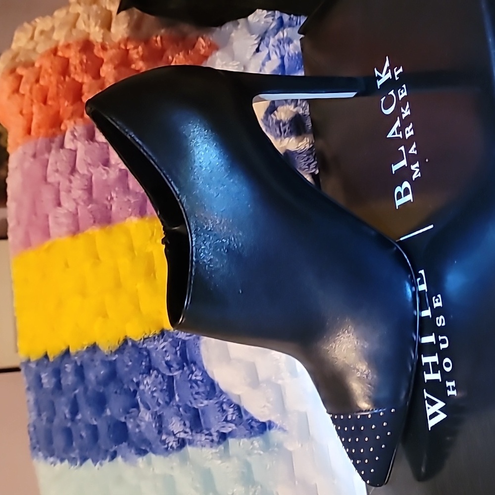 WHBM 'Klaudia' Studded Toe Black Leather Bootie 9M Like New In Box w/Dust Covers - Picture 2 of 11